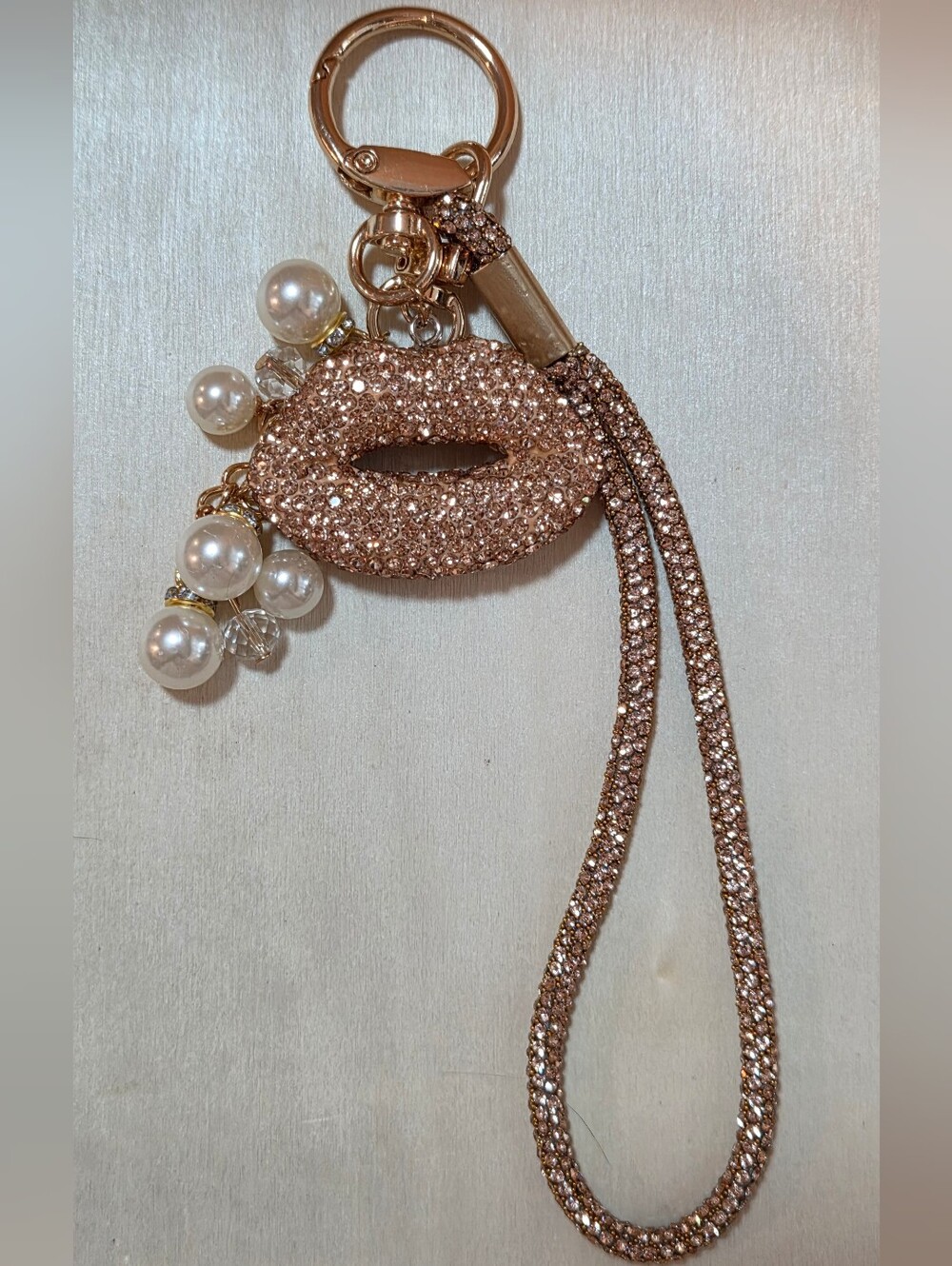NWT Glam Champagne Lips Purse Charm 💋 Gold Pearl Cluster Keyring